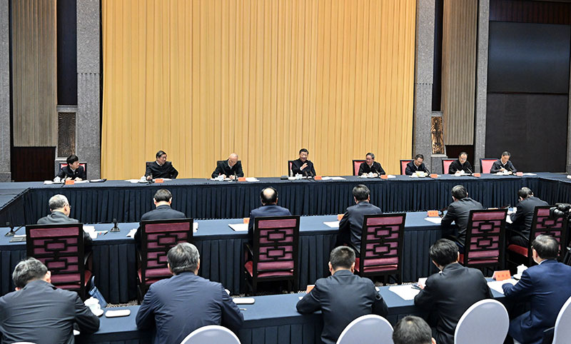 11月30日上午,中共中央总书记、国家主席、中央军委主席习近平在上海主持召开深入推进长三角一体化发展座谈会并发表重要讲话。